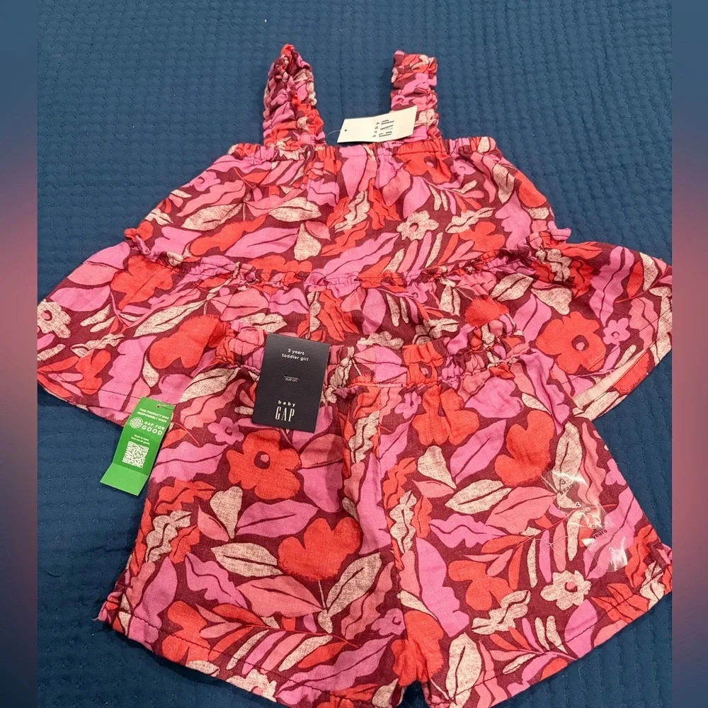 GAP toddler Floral Pink sleeveless top and bottom shorts set NWT size 3years